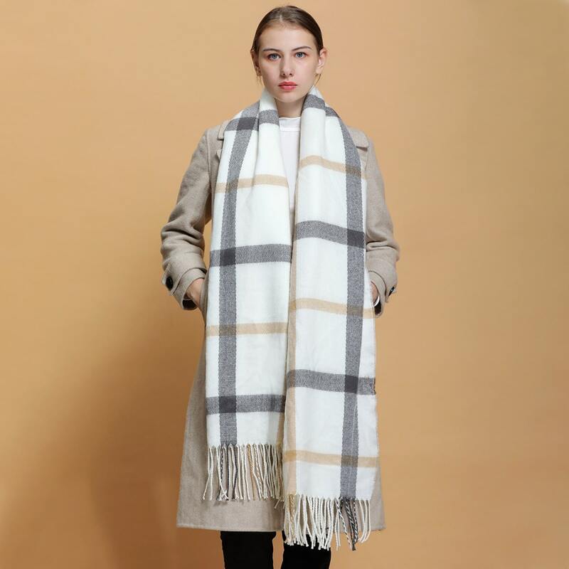 

Plaid Pattern Fringe Hem Scarf, Multicolor