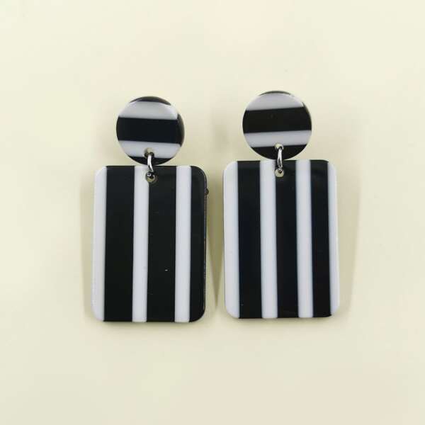 

Striped Pattern Geometric Drop Earrings, Black and white