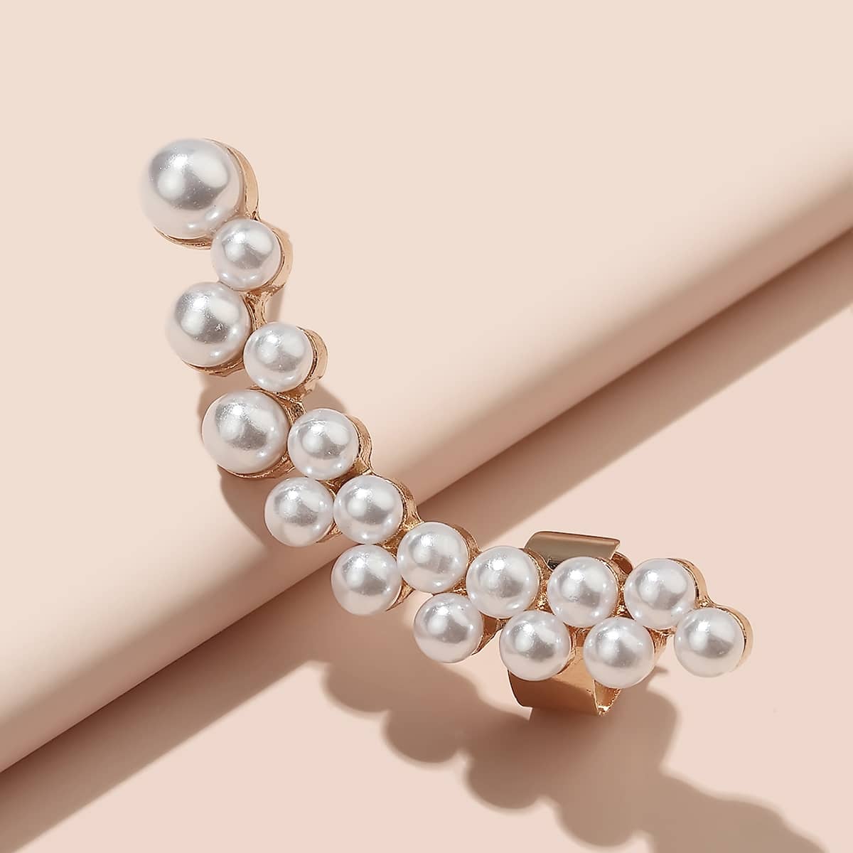 

1pc Faux Pearl Decor Ear Climber, White
