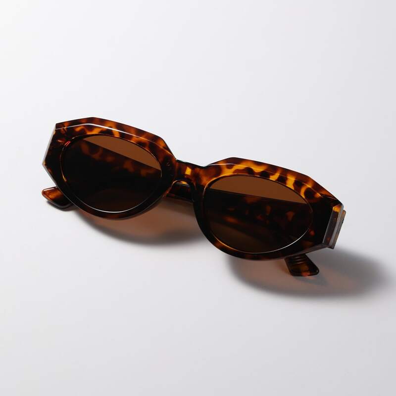 

Tortoiseshell Frame Tinted Lens Sunglasses