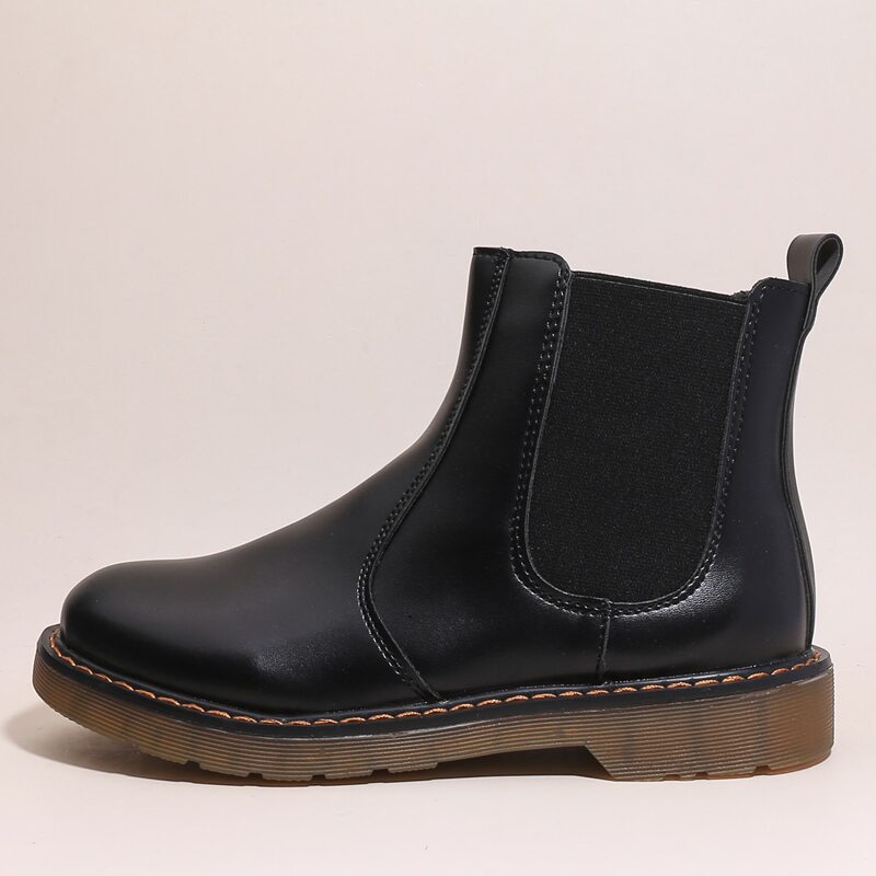 

Minimalist Chelsea Boots, Black