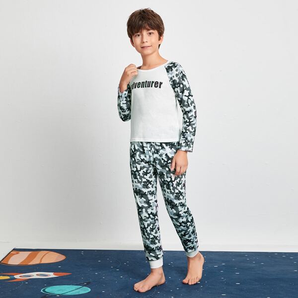 

Boys Letter Graphic Contrast Camo PJ Set, Multicolor