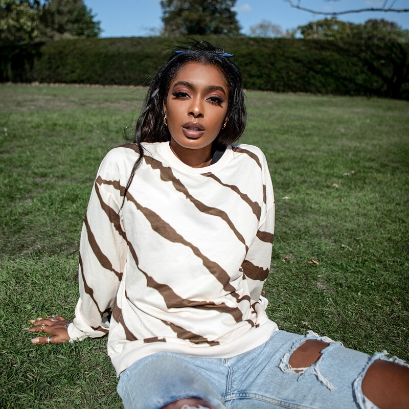 

Drop Shoulder Graphic Print Pullover, White