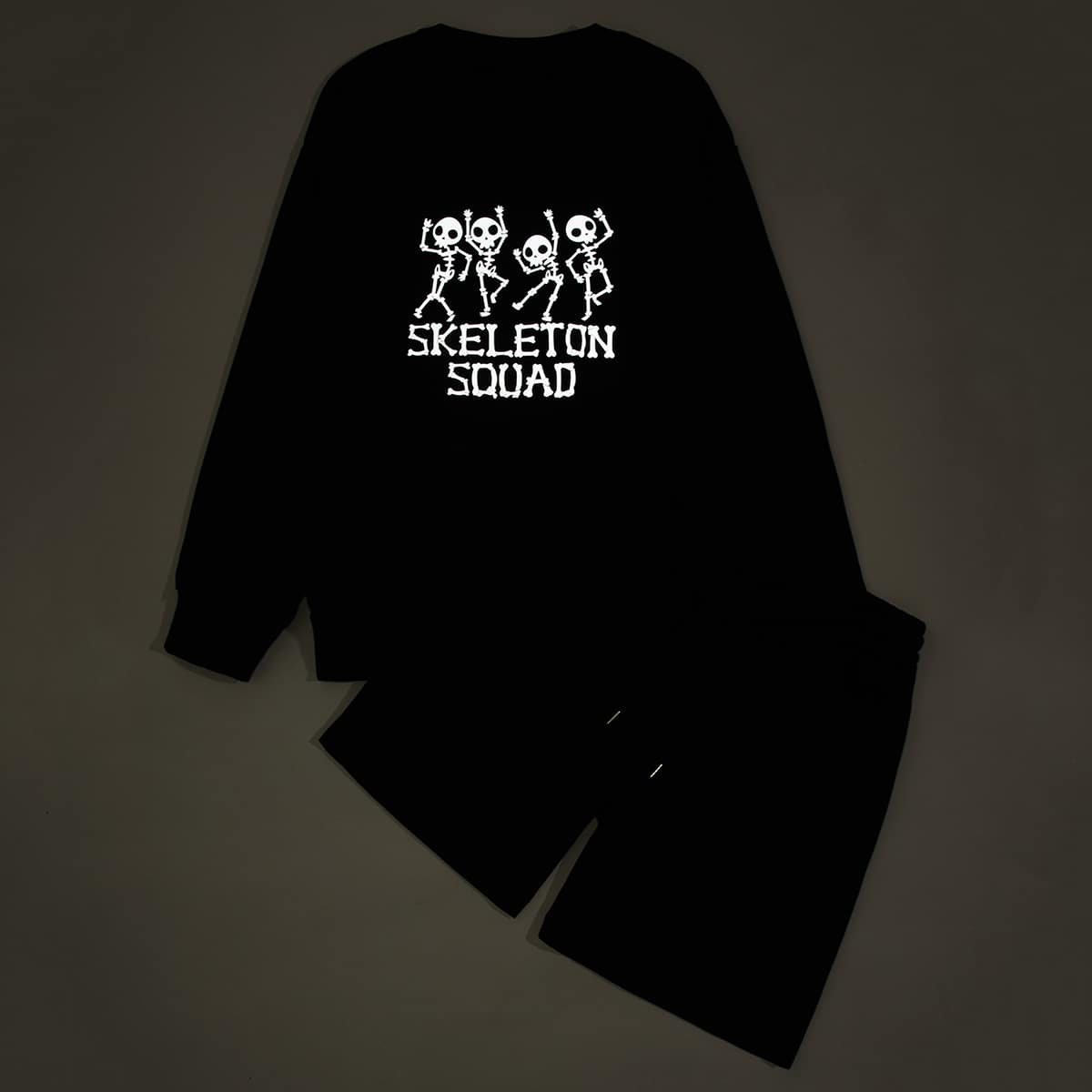 

Guys Reflective Skull Graphic Sweatshirt & Drawstring Shorts, Black