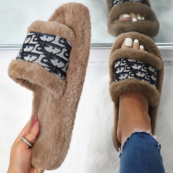 

Graphic Pattern Fluffy Slippers, Brown