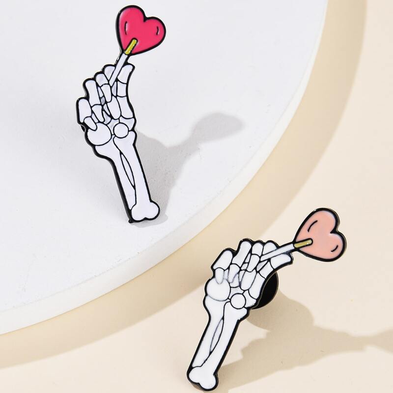 

2pcs Hand & Heart Design Brooch, White