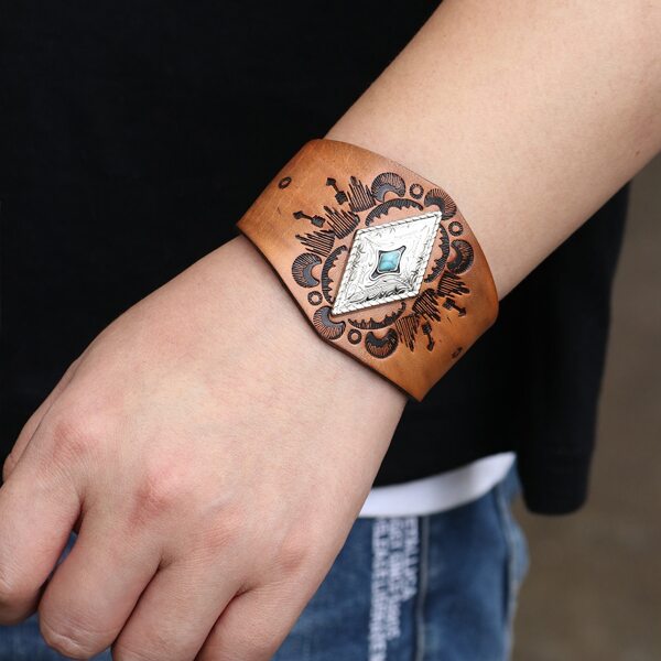 

Men Geometric Decor Bracelet, Coffee brown