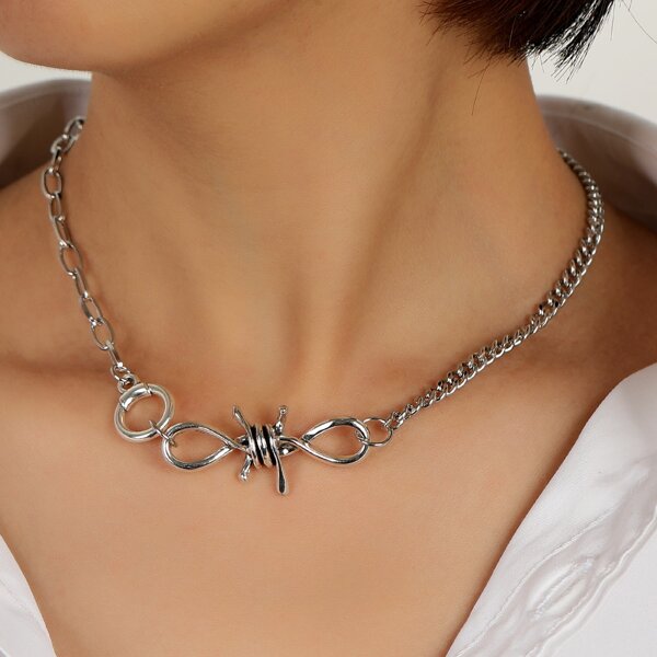 

Thorn Decor Necklace, Silver