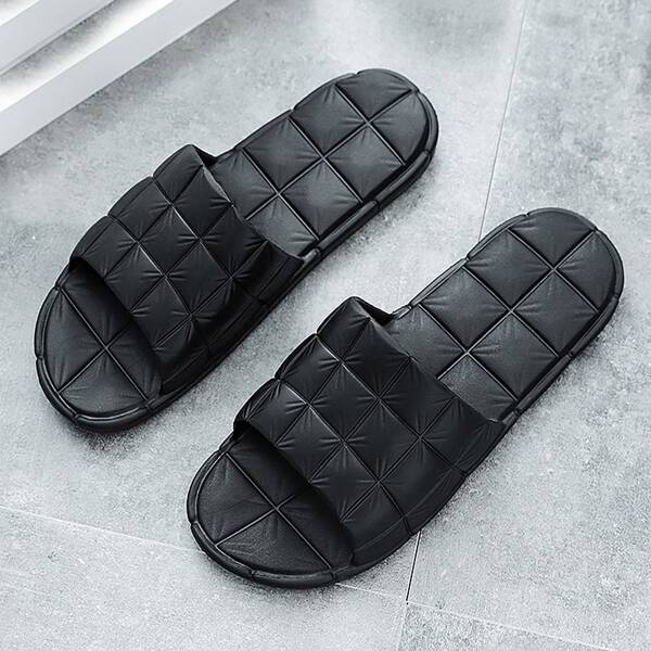 

Men Textured Plaid Wide Fit Slippers, Black