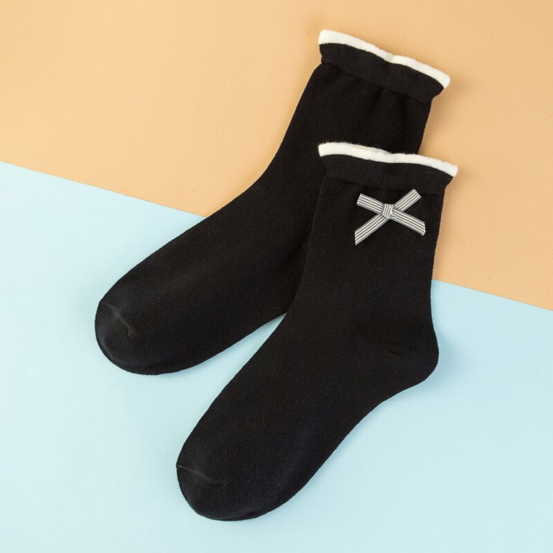 

1pair Contrast Trim Bow Decor Crew Socks, Black and white