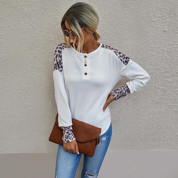 

Half Placket Contrast Leopard Print Tee, White