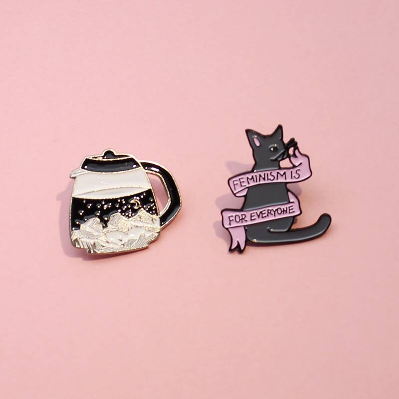 

2pcs Cat Design Brooch, Multicolor