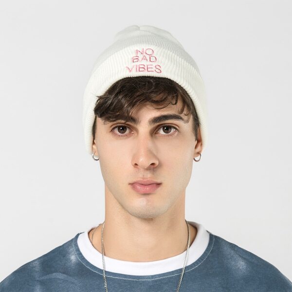 

Men Letter Embroidery Beanie, White