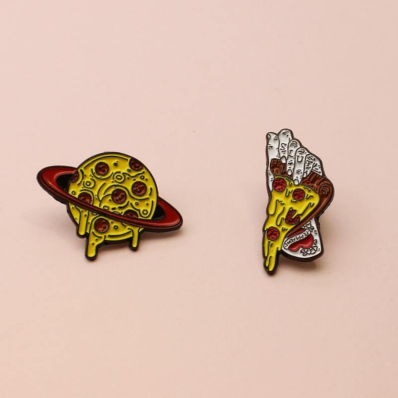 

2pcs Pizza Design Brooch, Multicolor