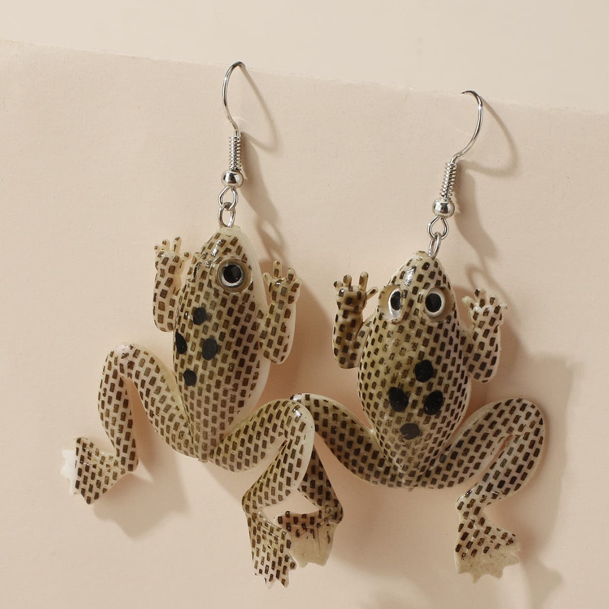 

1pair Frog Pendant Earrings, Brown
