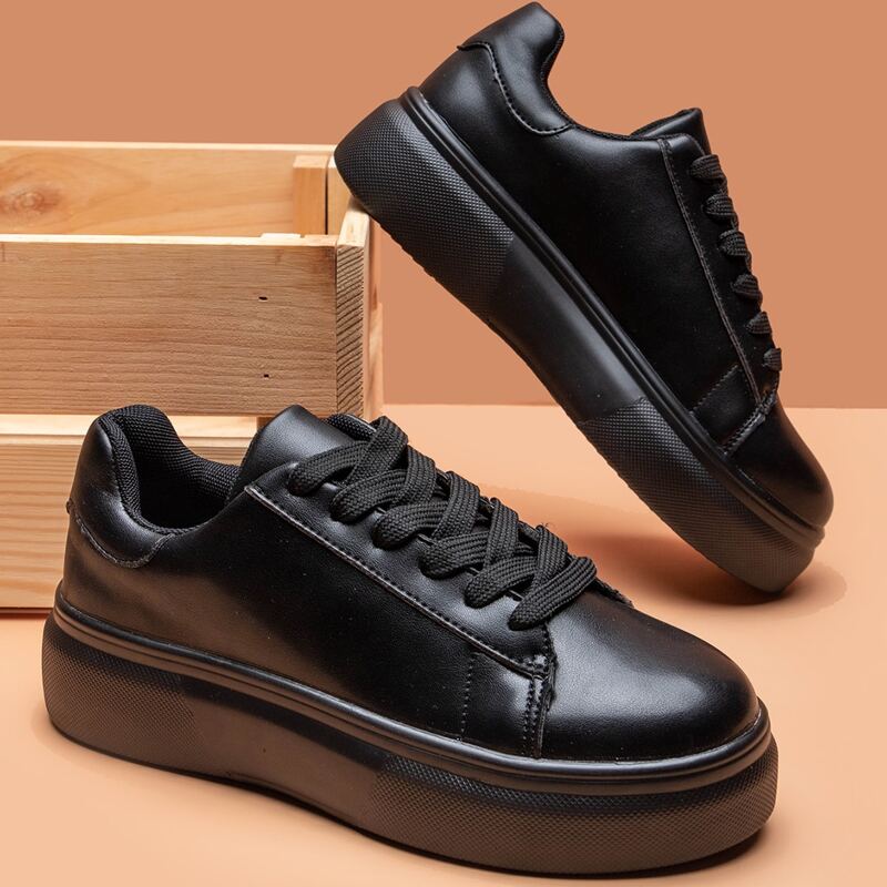 

Minimalist Lace-up Front Skate Shoes, Black