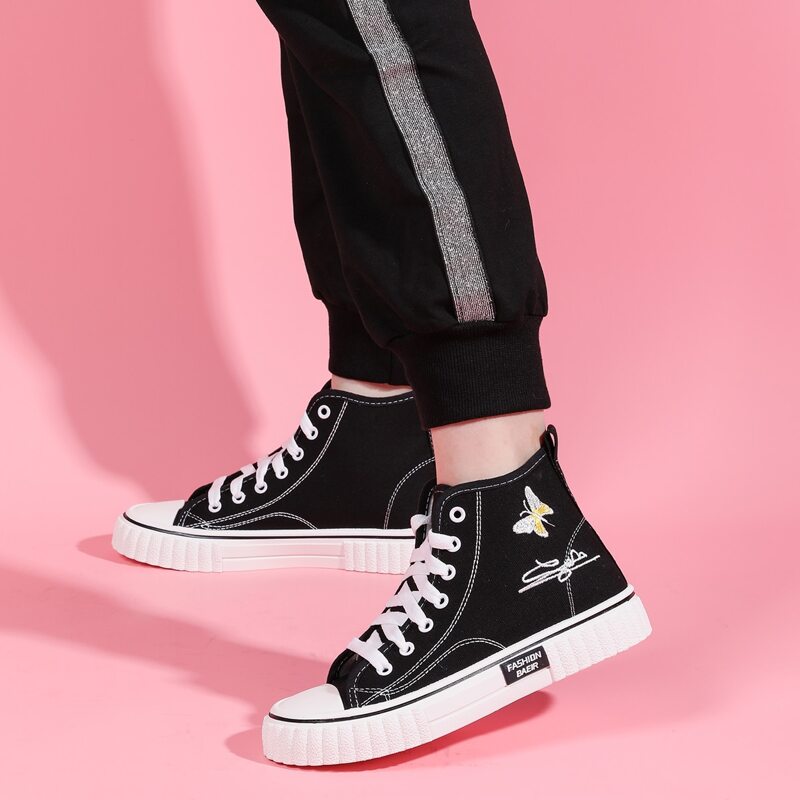 

Butterfly Embroidery Lace-up Front Canvas Shoes, Black
