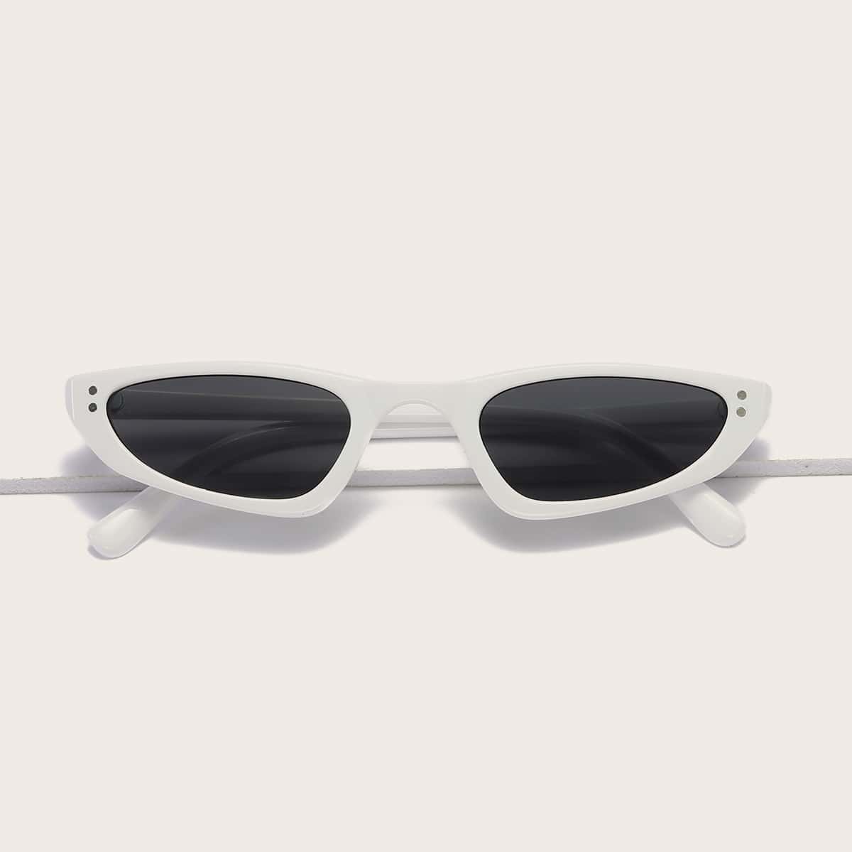 

Rivet Decor Sunglasses