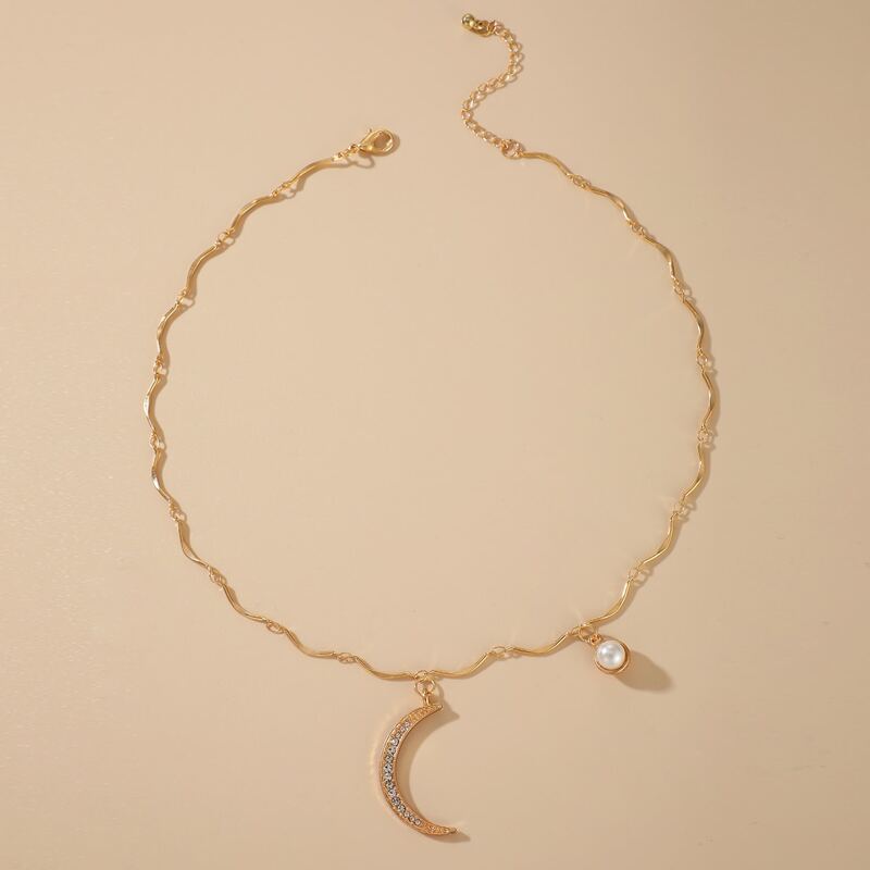 

Rhinestone Moon Scallop Pendant Necklace, Gold
