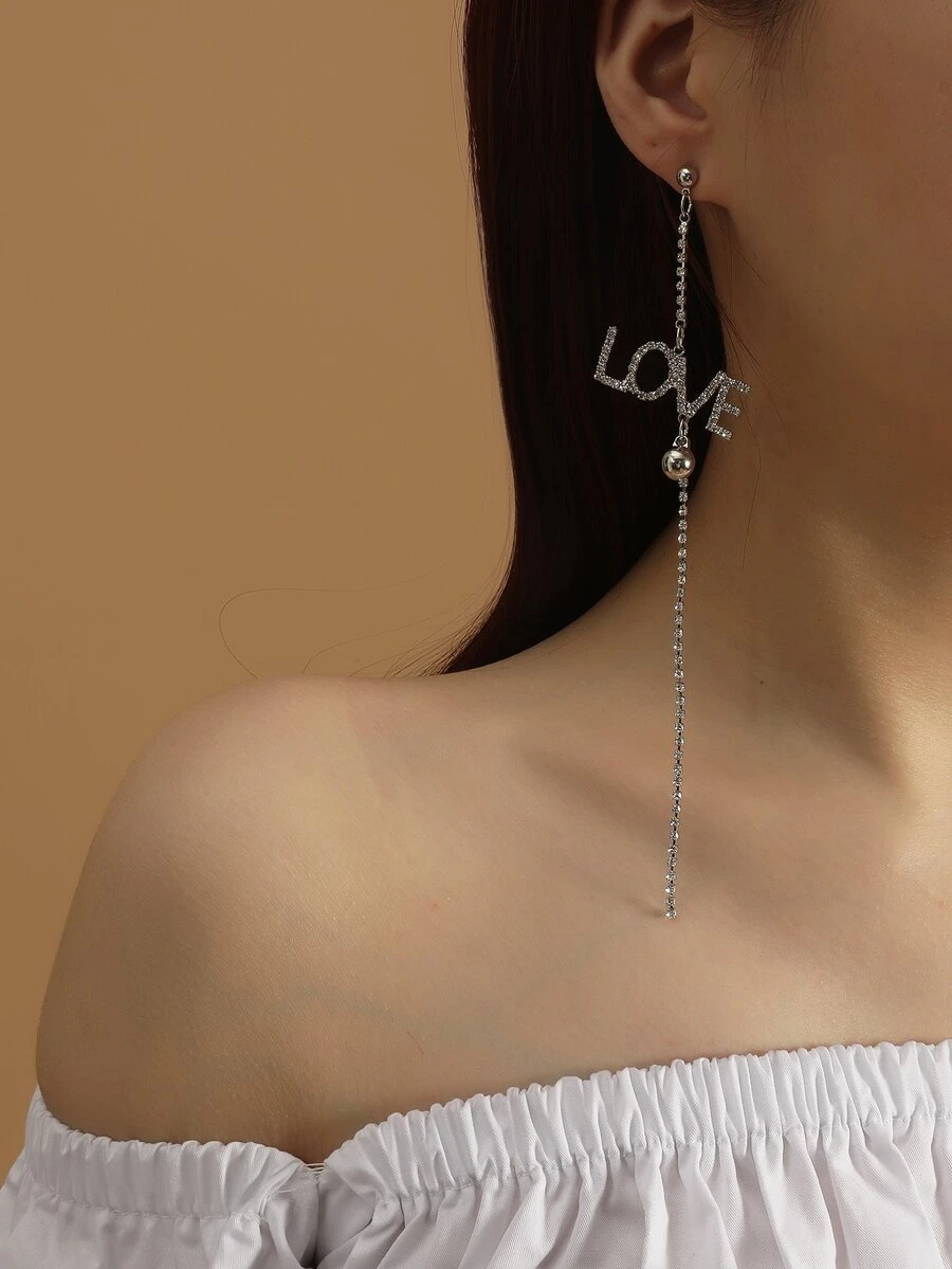 1 par de pendientes largos con borlas con la palabra "LOVE", adecuados para uso diario y en el hogar de las mujeres - Blanco - Ver 1
