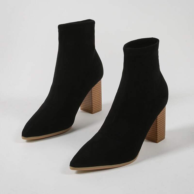 

Minimalist Chunky Heeled Boots, Black