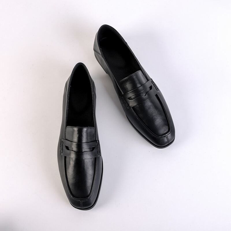 Minimalist Slip On Loafers, Black