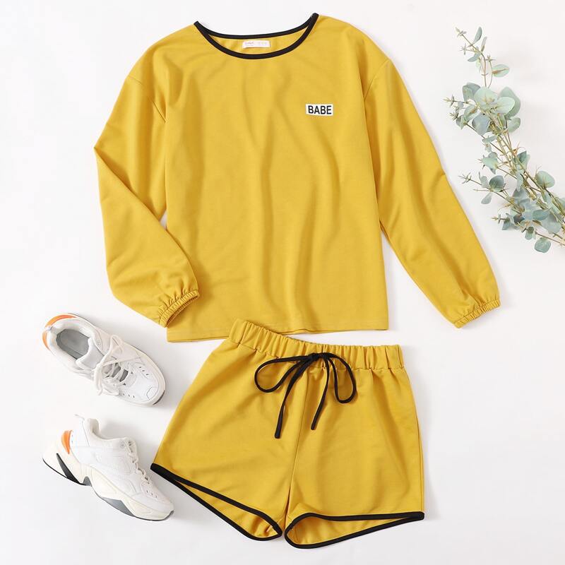 

Contrast Binding Letter Graphic Top & Shorts Lounge Set, Yellow