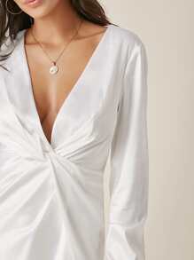 SHEIN BAE 扭結圍裹開衩緞面連衣裙 - 白色 - 查看 2