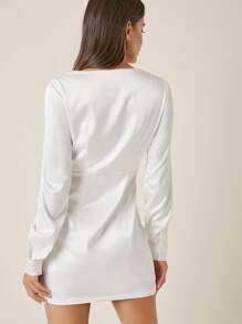 SHEIN BAE 扭結圍裹開衩緞面連衣裙 - 白色 - 查看 5