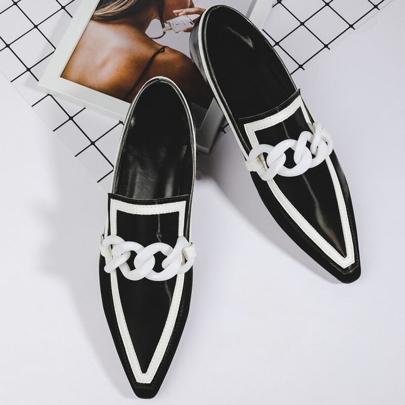 

Chain Decor Loafers, Black and white