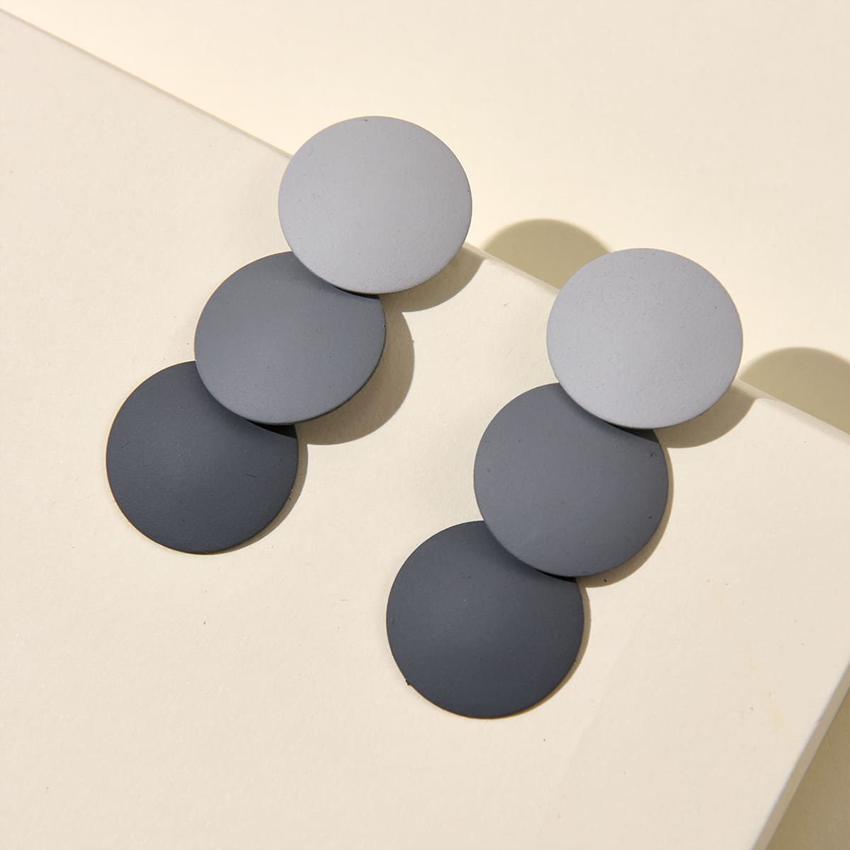 

Round Design Drop Earrings, Grey