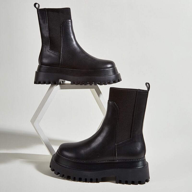 

Round Toe Wide Fit Chelsea Boots, Black