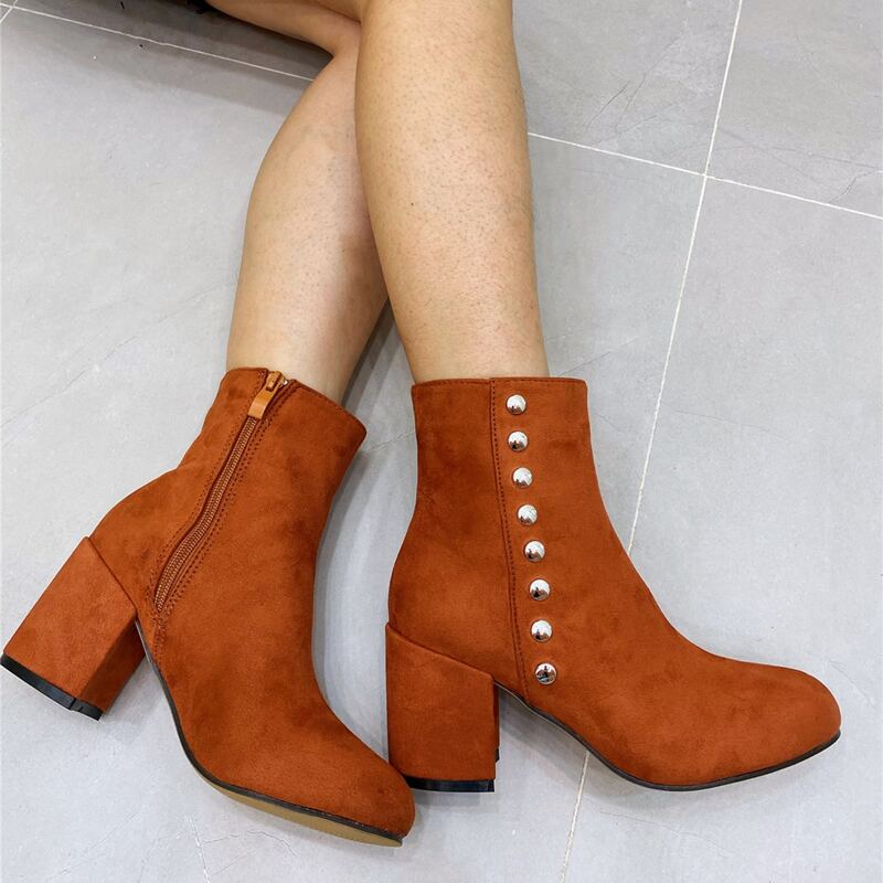 

Studded Decor Side Zipper Chunky Heeled Boots, Brown
