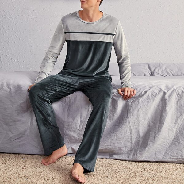 

Men Velvet Color-block PJ Set, Multicolor