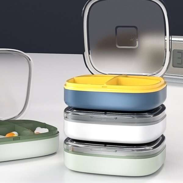 

1pc Random Color 4 Grid Pill Box, Multicolor
