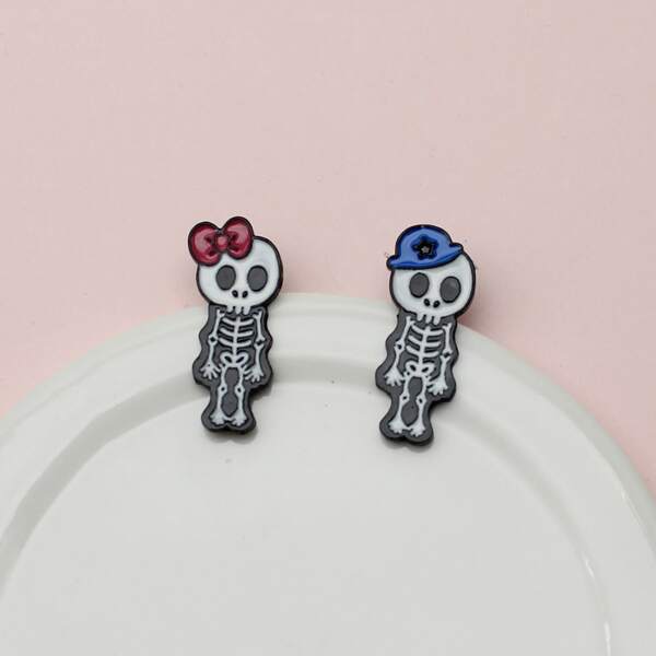 

2pcs Cartoon Skeleton Brooch, Multicolor