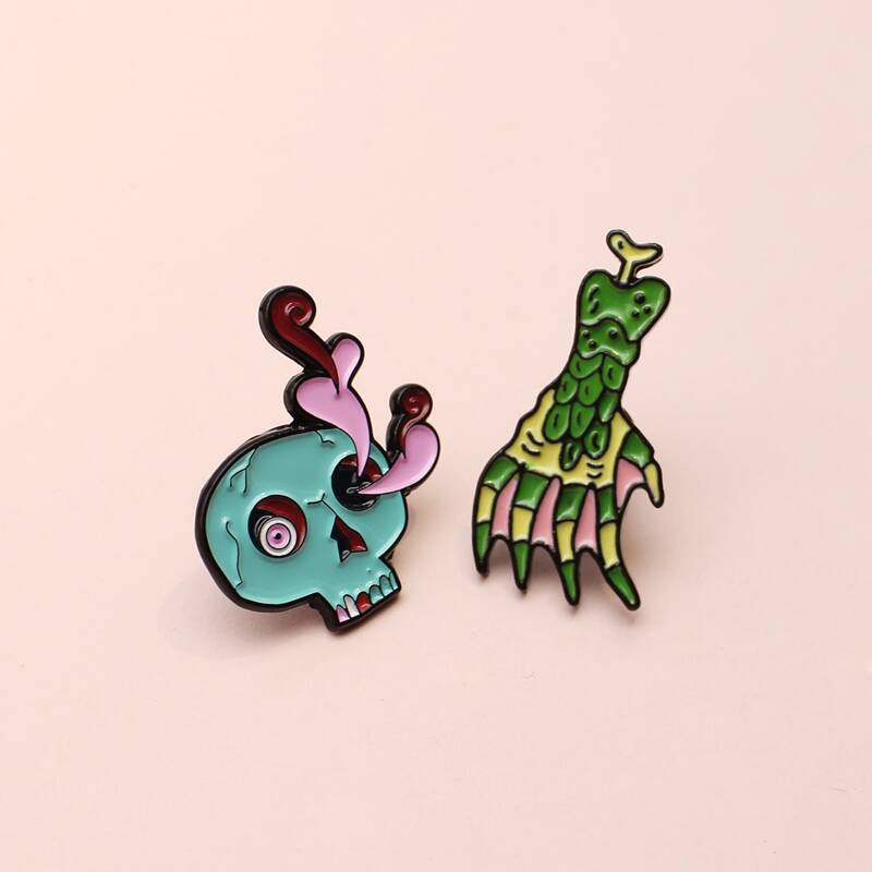 

2pcs Creative Cartoon Skull Design Brooch, Multicolor