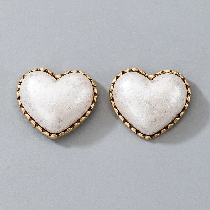 

Heart Design Stud Earrings, White