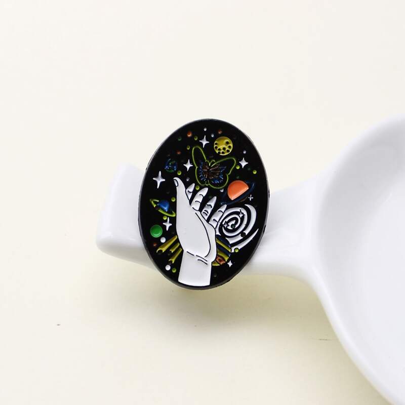 

Cartoon Oval Brooch, Black