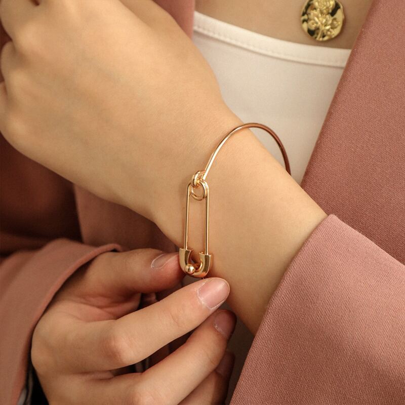 

Safety Pin Decor Bracelet, Gold