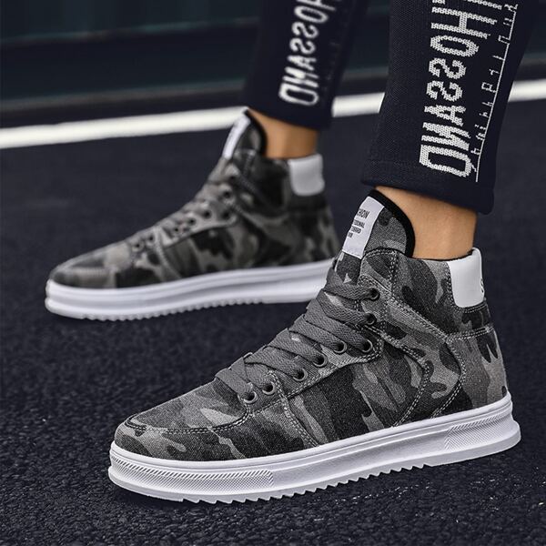 

Men Lace-up Front Camo Skate Shoes, Grey