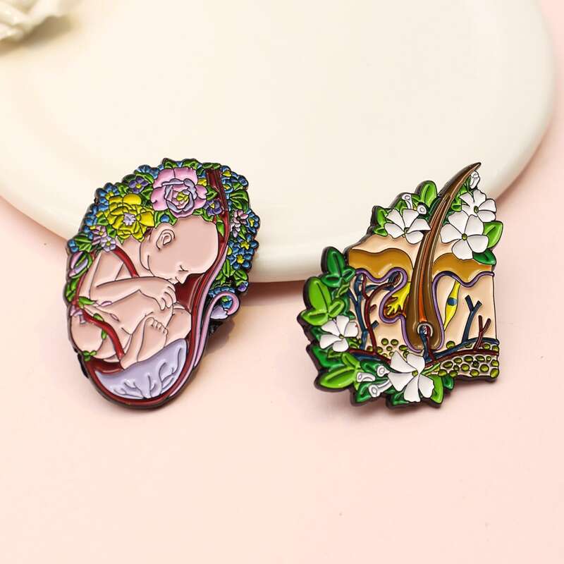 

2pcs Creative Cartoon Brooch, Multicolor