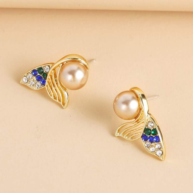 

Fish Tail Stud Earrings, Gold