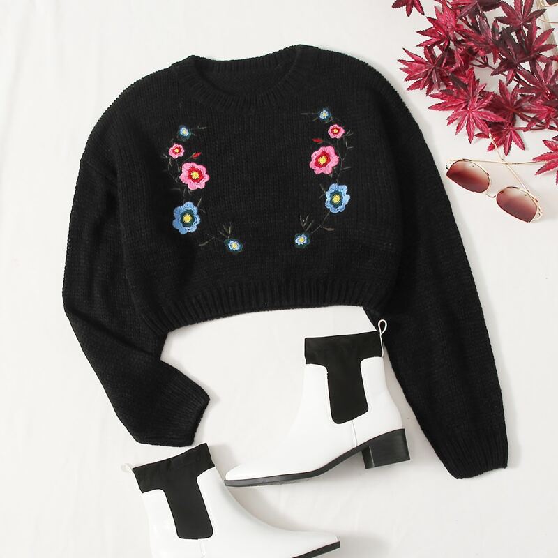 

Drop Shoulder Floral Embroidery Crop Sweater, Black