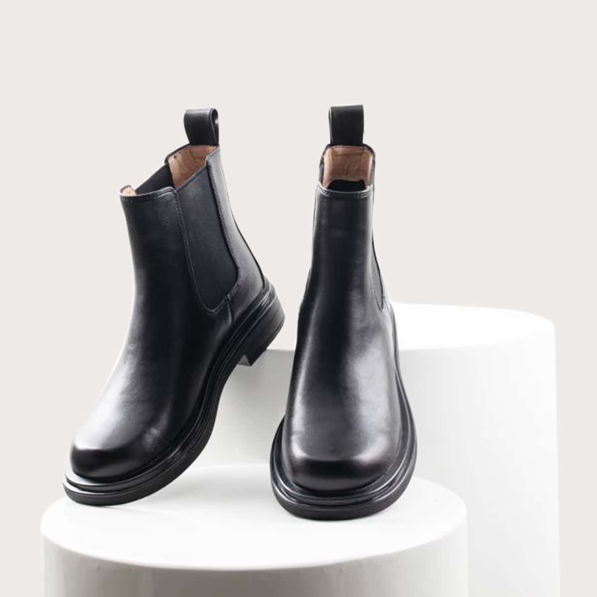 

Round Toe Chelsea Boots, Black