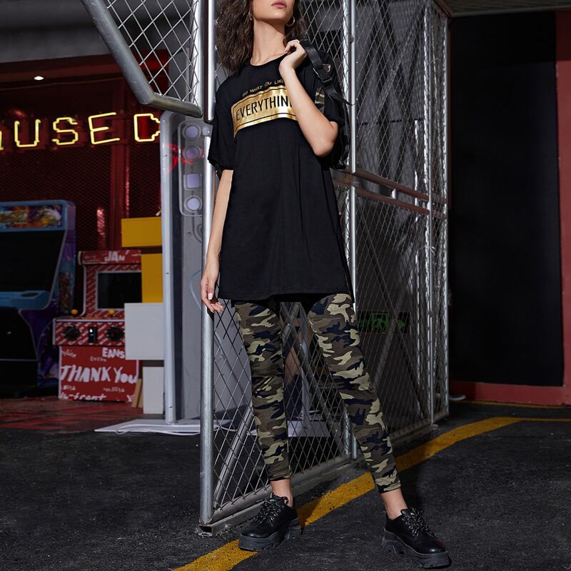 

Metallic Panel Slogan Graphic Top & Camo Leggings Set, Black