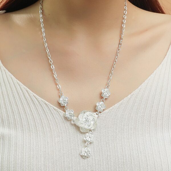 

Flower Pendant Necklace, White