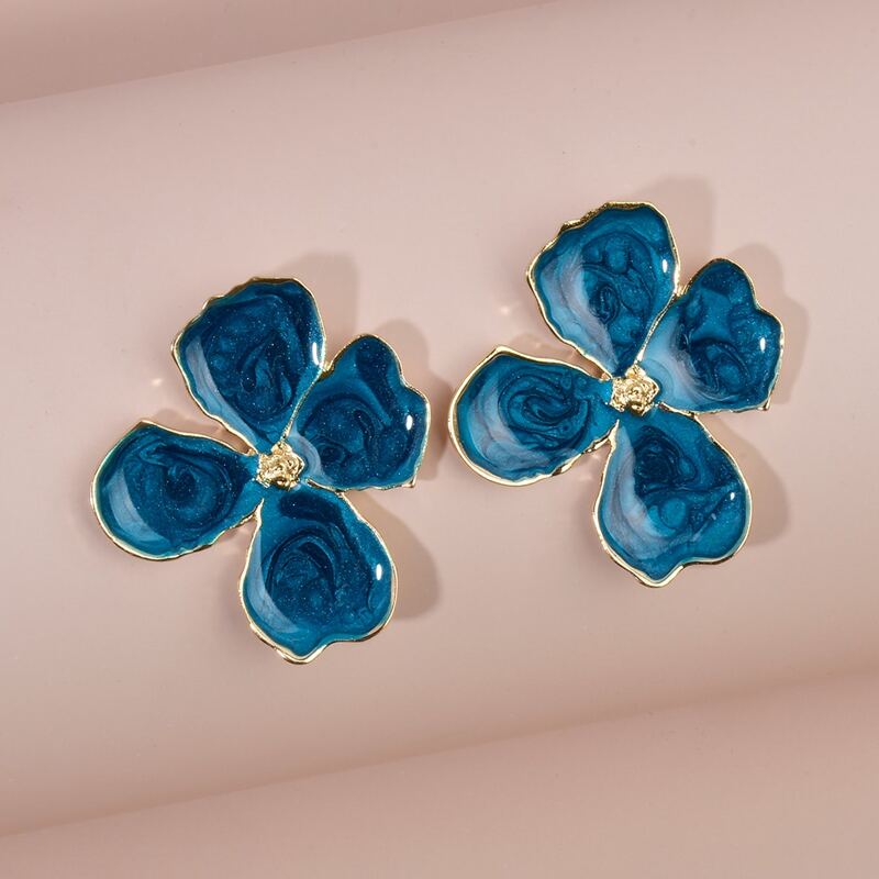 

Flower Design Stud Earrings, Blue