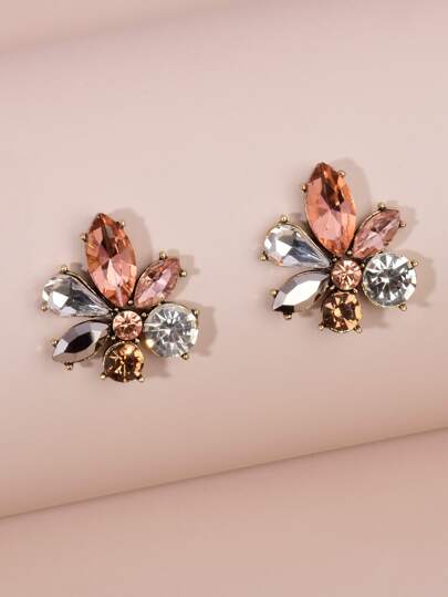 اقراط مسماري تصميم بحجر كريم