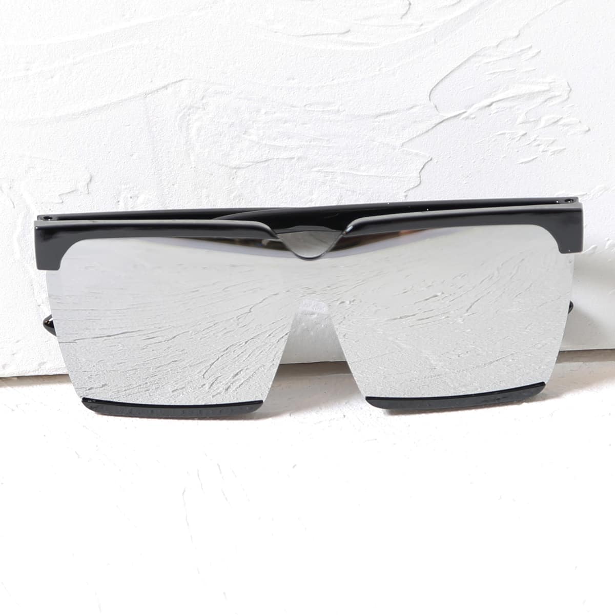

Minimalist Oversized Sunglasses
